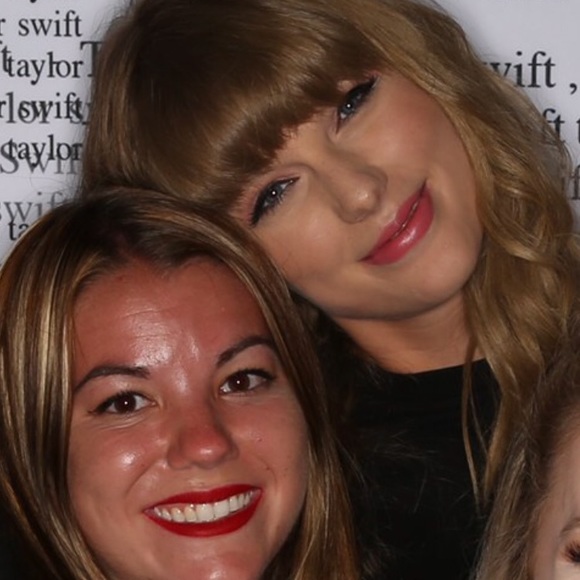 Meet your Posher, Kelly - Picture 3 of 7